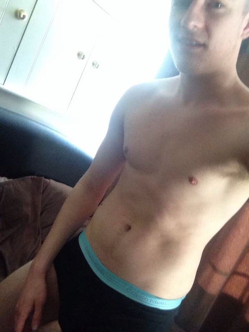 English-Lads-Nude-Sexting-Selfies
